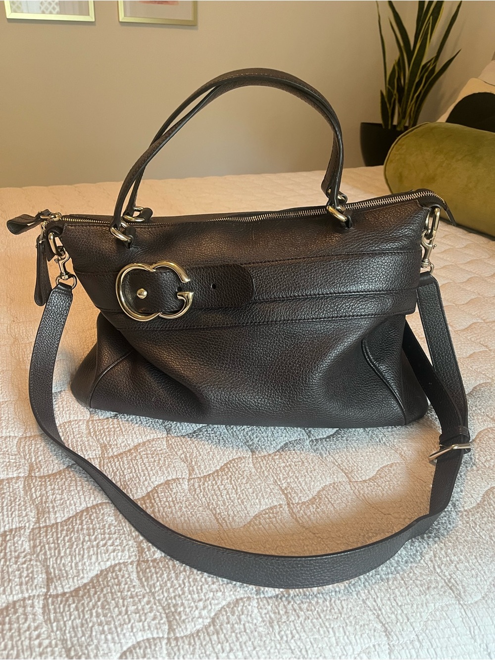Gucci Ride Brown Pebbled Leather Shoulder Bag w/ Gold Buckle Excellent condition